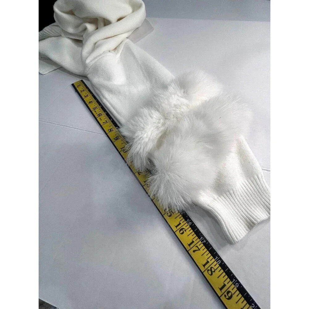 Philosophy by Republic Woman’s Size XL V-Neck White Sweater with Faux Fur Cuffs. - Picture 11 of 12